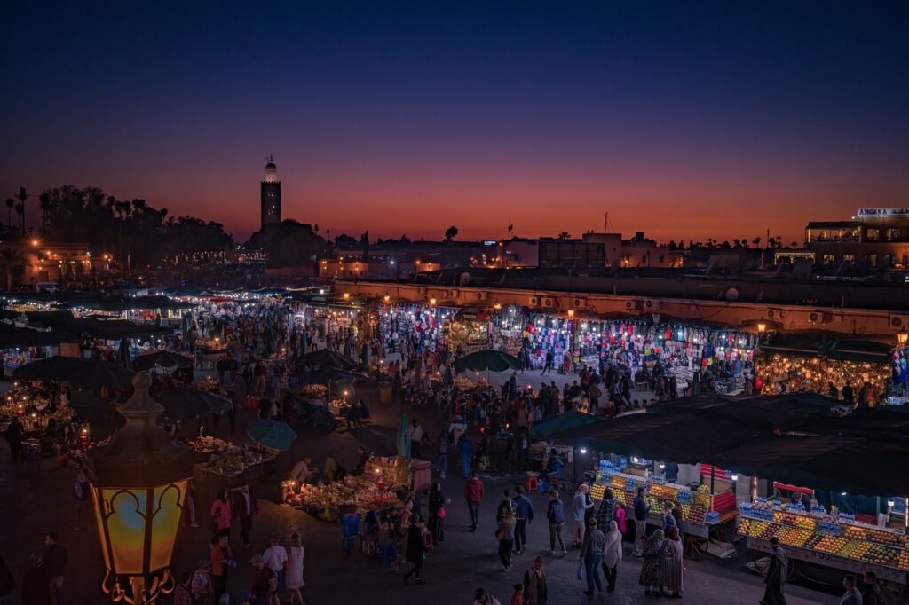 Atardecer de la plaza Jamaa el Fna en Marrakech desde el Café France