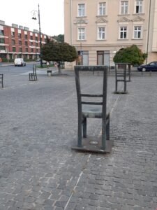 Monumento de las Sillas de Cracovia , que hacer en cracovia en 3 días